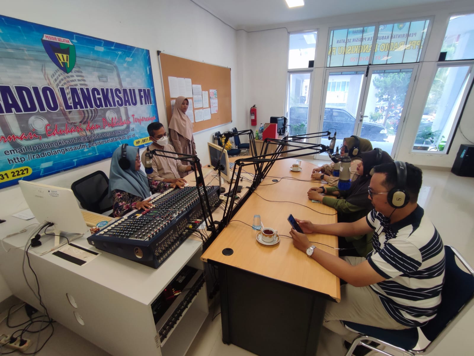 Talkshow Pada Acara Gauang Pasisie di LPPL Radio Langkisau FM