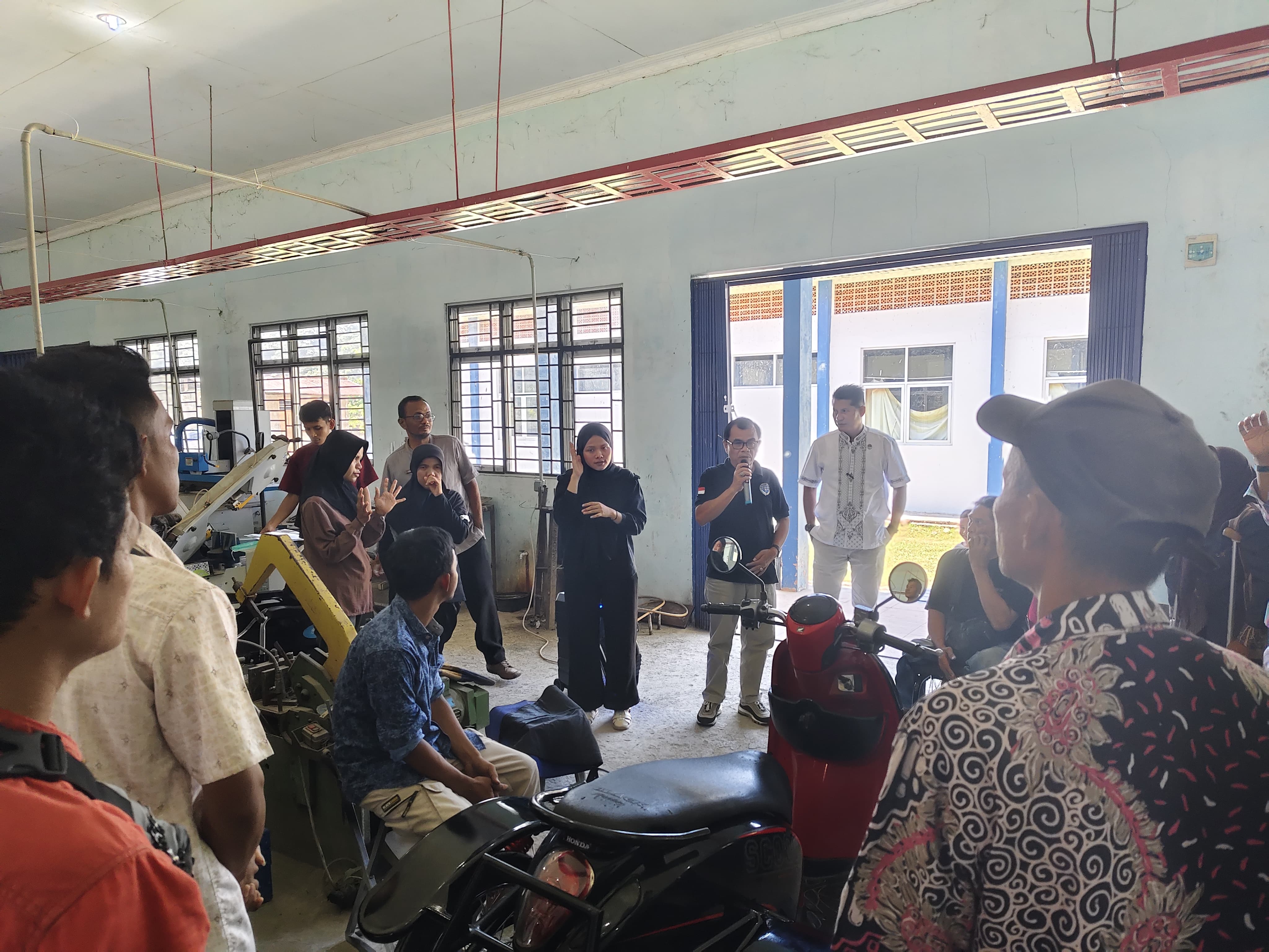 Penutupan Pelatihan Perakitan Sepeda Motor Roda Tiga Bagi Penyandang Disabilitas