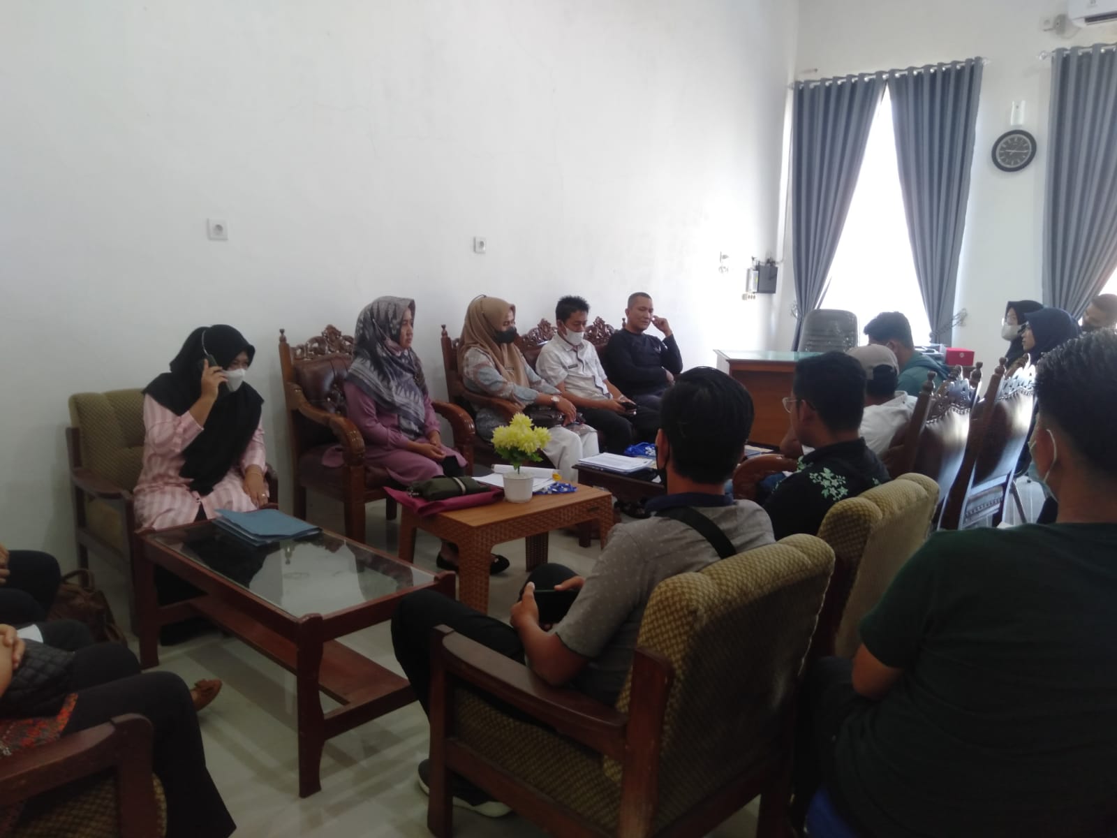 PENYERAHAN SURAT TUGAS DAN PEMBAGIAN KARTU ENUMURATOR DI KEC.BAYANG TGL 08 APRIL 2022