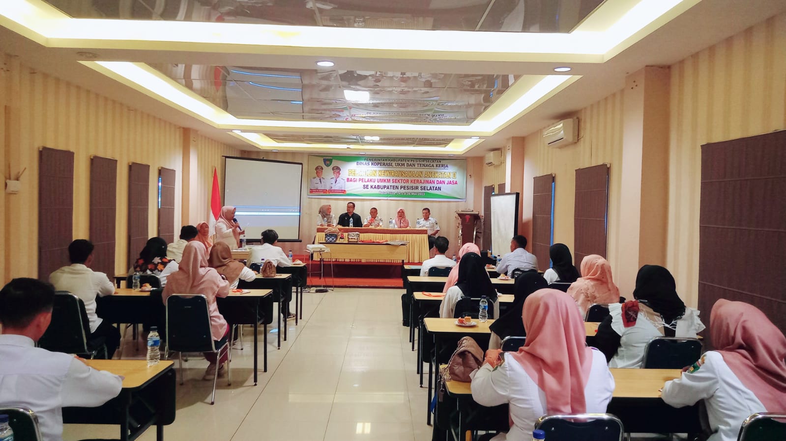 PEMBUKAAN PELATIHAN KEWIRAUSAHAAN ANGKATAN II BAGI SEKTOR KERAJIAN DAN JASA