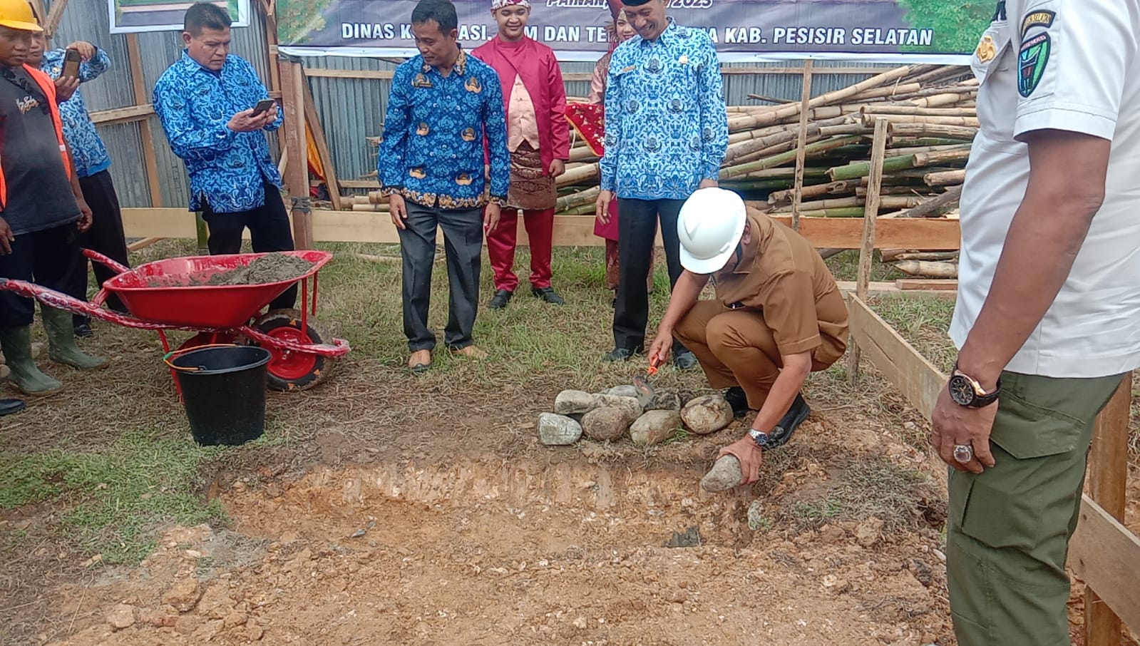 PELETAKAN BATU PERTAMA PEMBANGUNAN GEDUNG PUSAT LAYANAN USAHA TERPADU (PLUT)
