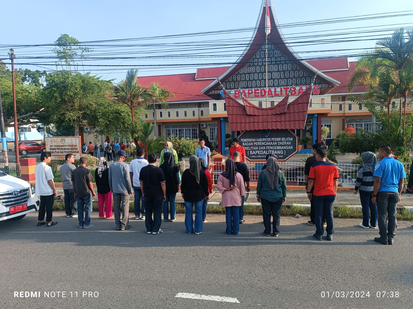 DINAS KOPERASI, UKM DAN TENAGA KERJA MELAKSANAKAN GORO BERSAMA DEPAN BAPPEDA LITBANG