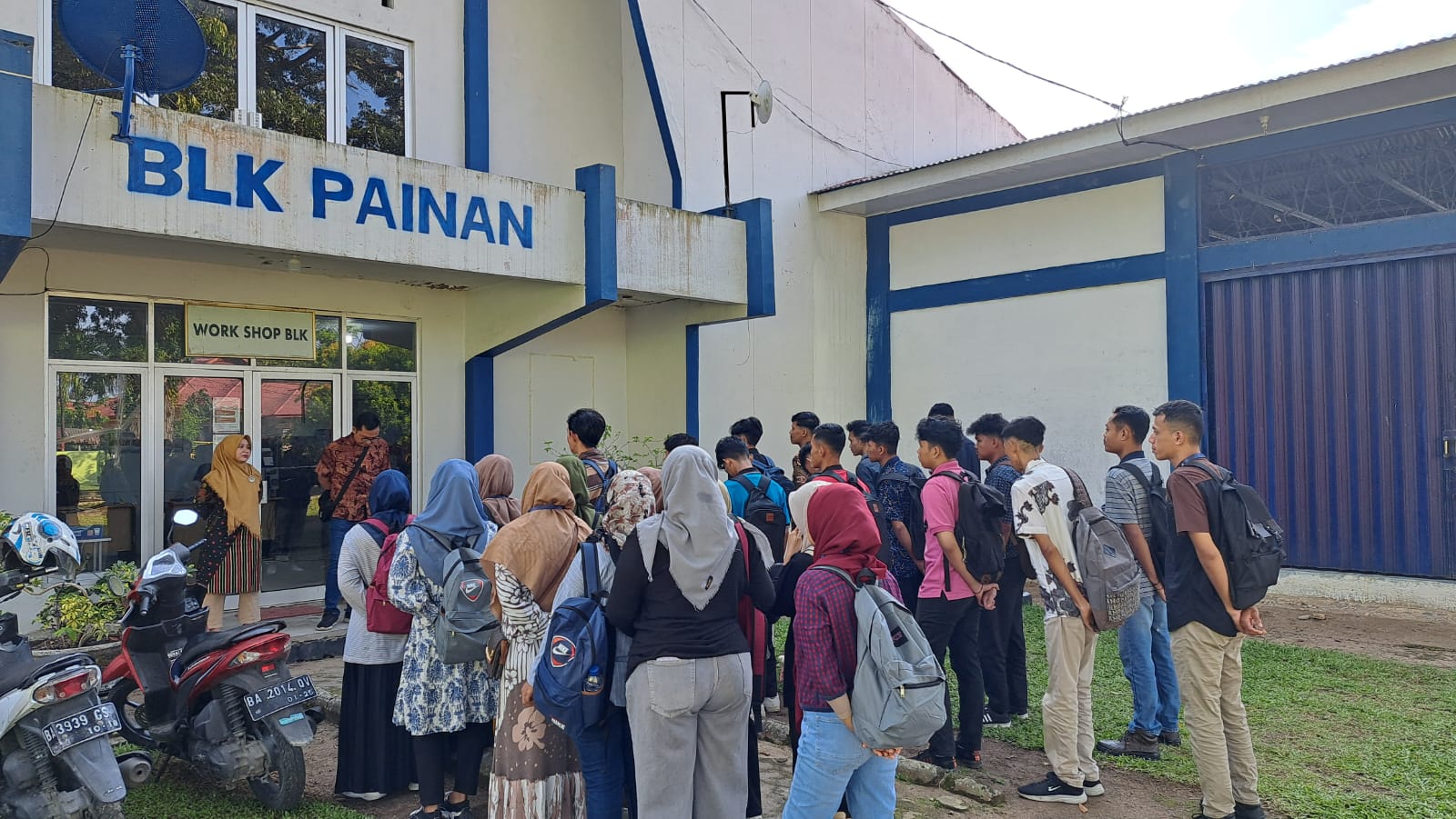 APEL GABUNGAN PESERTA PELATIHAN KEJURUAN SERVICE SEPEDA MOTOR KONVENSIONAL DAN PEMBUATAN ROTI DAN KU