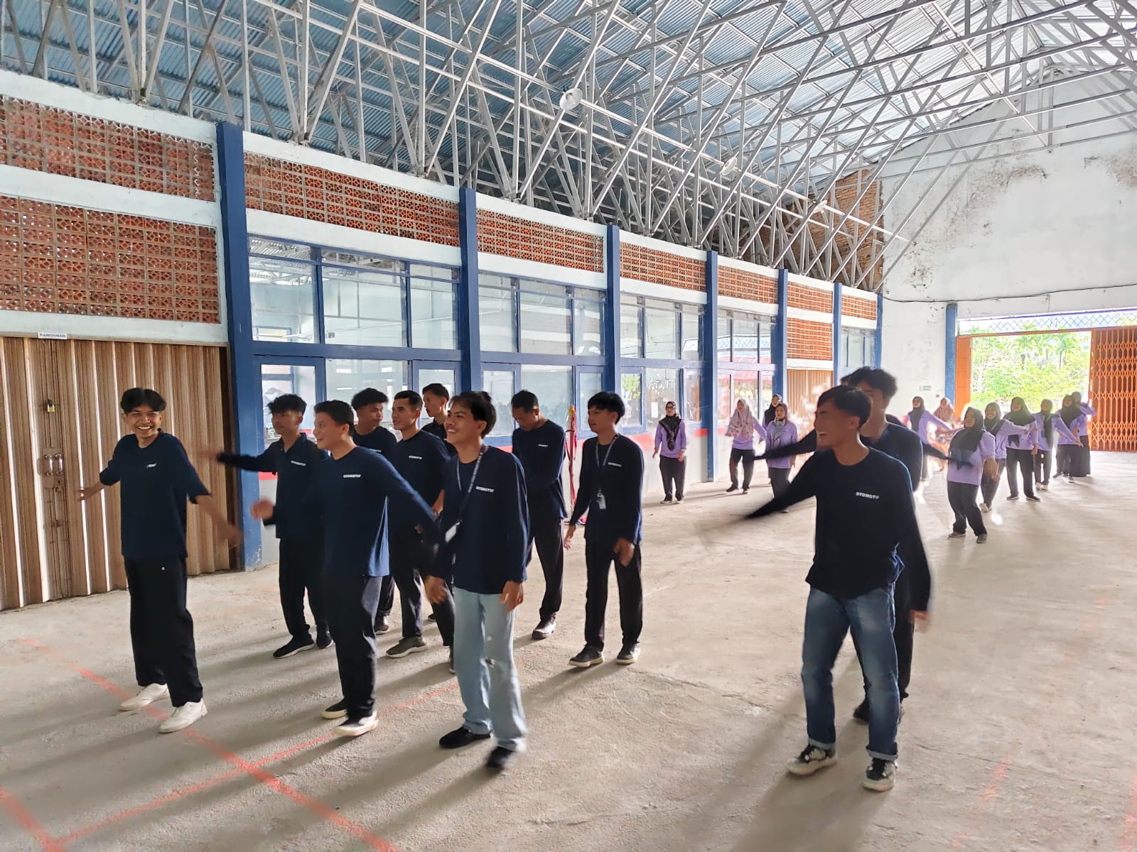 SENAM PAGI PESERTA PELATIHAN KEJURUAN SERVICE SEPEDA MOTOR KONVENSIONAL DAN PEMBUATAN ROTI DAN KUE