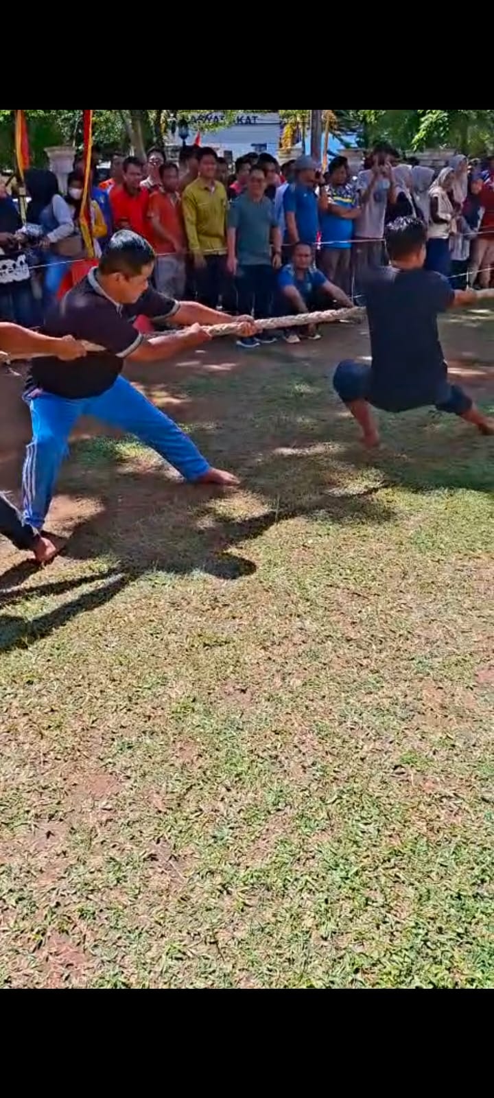 Mengikuti Lomba Tarik Tambang Antar OPD/BUMN/BUMD Kabupaten Pesisir Selatan