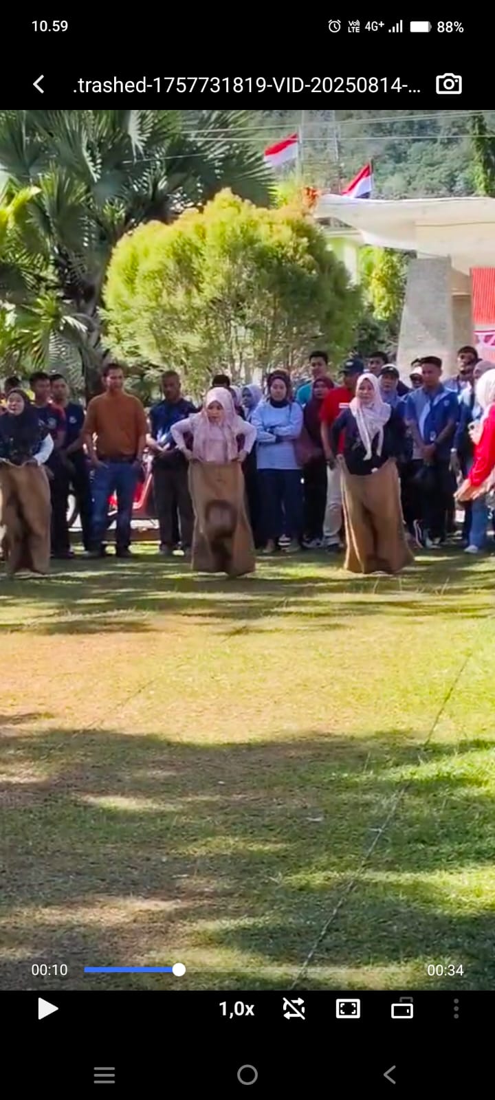 Lomba Pacu Karung Antar OPD/BUMN/BUMD Pesisir Selatan